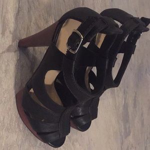 *Brand New* Nine West black platform sandals